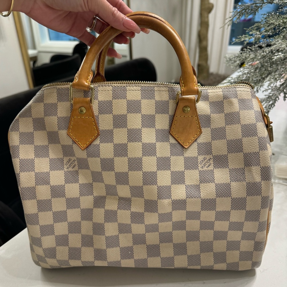 Louis Vuitton
Damier Azur white Speedy 25 Vintage